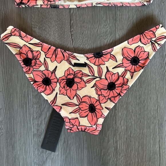 Floral velvet with normal bottom swimsuit set. - Picture 14 of 14